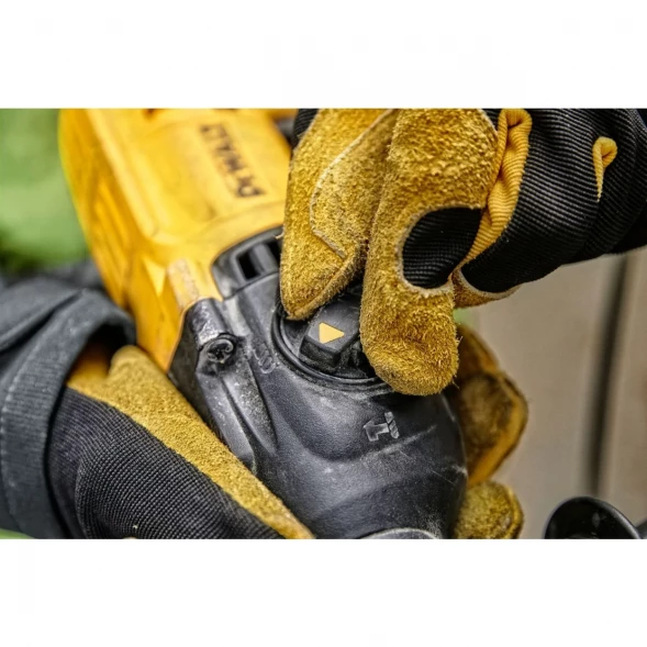 Перфоратор DEWALT D25033K, 710 Вт, 2 Дж, 5680 уд/мин, в кейсе (D25033K-QS)