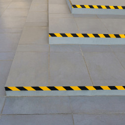 Лента разметочная клейкая Xglass 6605 желто-черный, 50 мм 66 м