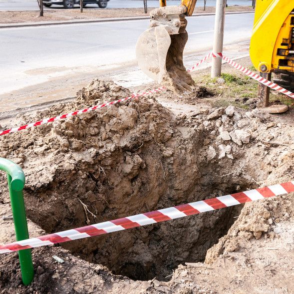 Лента разметочная клейкая Xglass 6605 красно-белая 50 мм 66 м