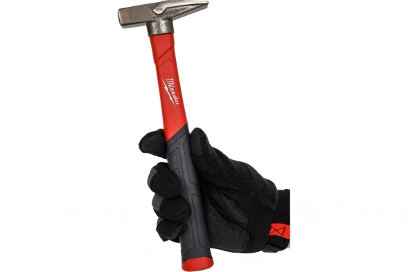 Молоток инженерный Milwaukee с рукояткой из стекловолокна, 200 г 