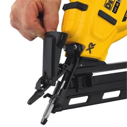  Гвоздезабивной пистолет аккумуляторный DEWALT DCN650N, 18 В, 48 Дж, без АКБ и ЗУ (DCN650N-XJ)