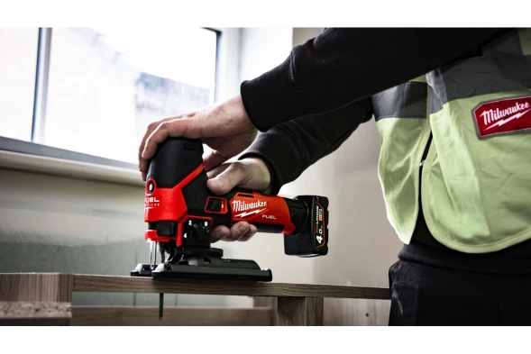 Лобзик аккумуляторный Milwaukee M12 FJS-422X