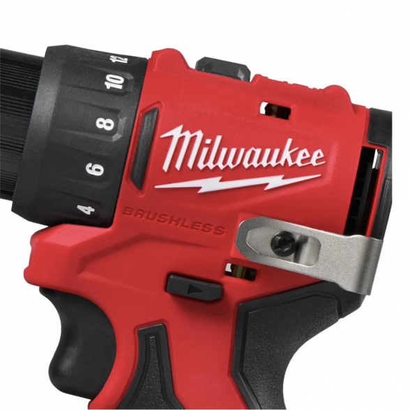 Дрель-шуруповерт аккумуляторная Milwaukee M12 BLDDRC-202C 