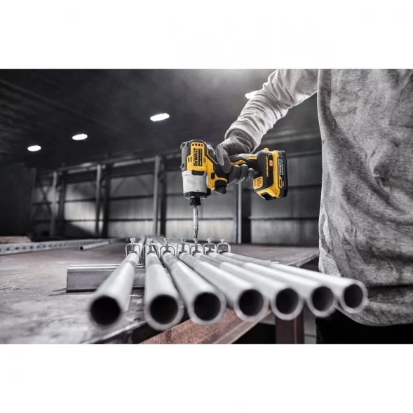  Шуруповерт аккумуляторный  DEWALT DCF840D2T, 18 В, 192 Нм, 4200 уд/мин, с 2 АКБ 2 Ач и ЗУ, в кейсе TSTAK