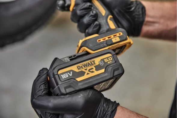 Аккумулятор Dewalt DCB184G, маслостойкий, Li-Ion, 18 В, 5 Ач (DCB184G-XJ)