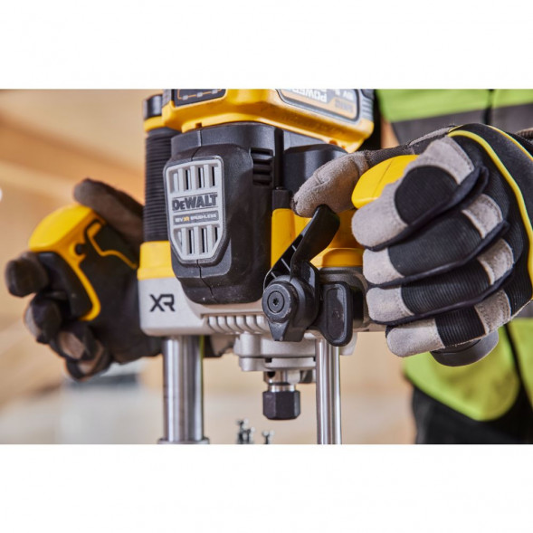  Фрезер аккумуляторный DEWALT DCW620NT, 18 В, 23000 об/мин, без АКБ и ЗУ, в кейсе TSTAK (DCW620NT-XJ)