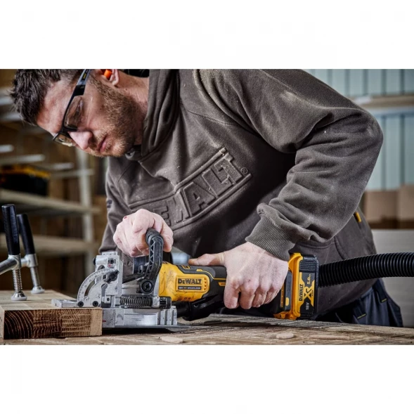 Ламельный фрезер аккумуляторный DEWALT DCW682N, 18 В, 8000 об/мин, без АКБ и ЗУ (DCW682N-XJ)