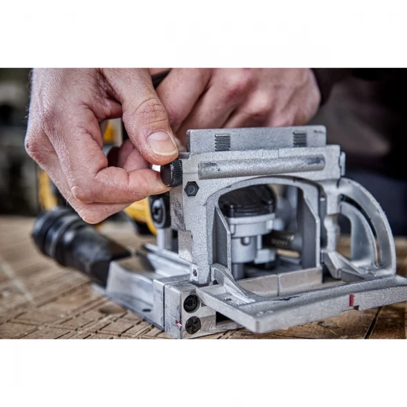 Ламельный фрезер аккумуляторный DEWALT DCW682N, 18 В, 8000 об/мин, без АКБ и ЗУ (DCW682N-XJ)