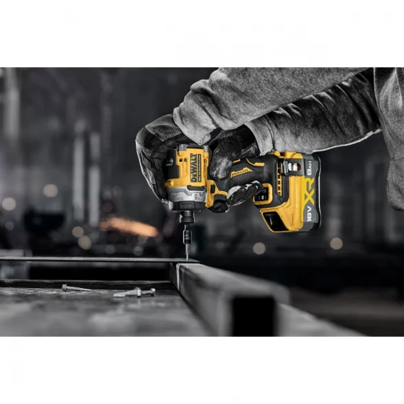  Шуруповерт аккумуляторный DEWALT DCF860NT, 18 В, 282 Нм, 4500 уд/мин, без АКБ и ЗУ, в кейсе TSTAK (DCF860NT-XJ)