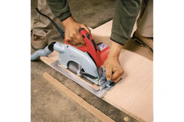 Циркулярная пила Milwaukee SCS 65 Q