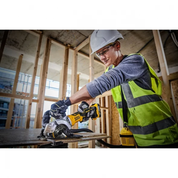  Дисковая пила аккумуляторная DEWALT DCS571NT, 18 В, 115 мм, 4500 об/мин, без АКБ и ЗУ, в кейсе TSTAK (DCS571NT-XJ)