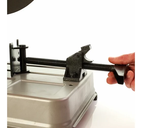 Отрезная пила Milwaukee CHS 355 