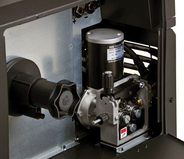 Инверторный сварочный аппарат Elitech HD WM 300 SYN