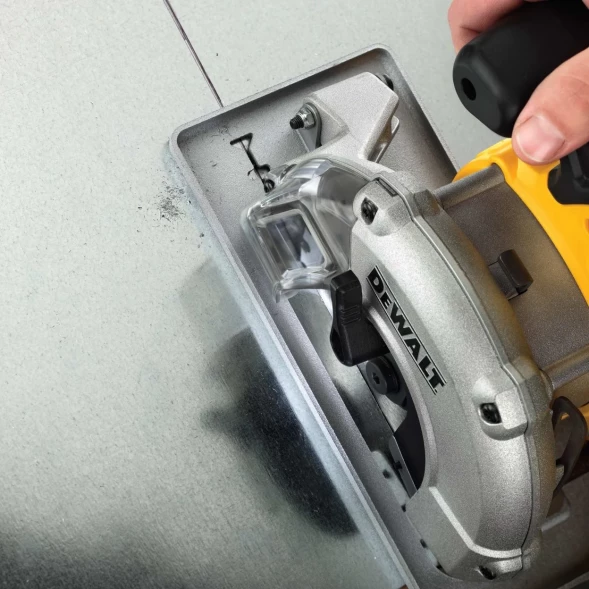  Дисковая пила аккумуляторная DEWALT DCS373NT, 18 В, 140 мм, 3700 об/мин, без АКБ и ЗУ, в кейсе TSTAK (DCS373NT-XJ)