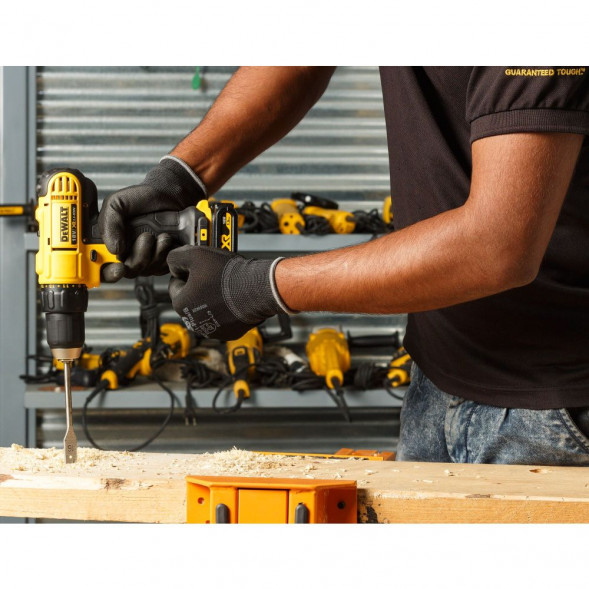  Дрель-шуруповерт аккумуляторная DEWALT DCD771D2, 18 В, 1500 об/мин, с 2 АКБ 2 Ач и ЗУ, в кейсе (DCD771D2-QW)