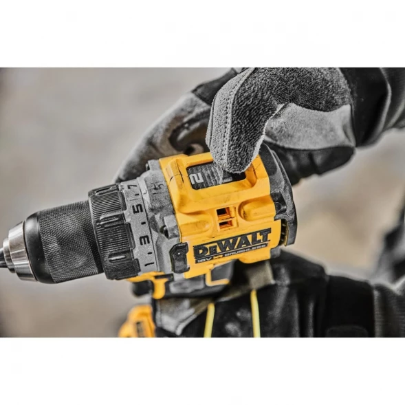  Дрель-шуруповерт аккумуляторная DEWALT DCD800E1T, 18 В, 2000 об/мин, с АКБ 1.7 Ач и ЗУ, в кейсе TSTAK (DCD800E1T-QW)