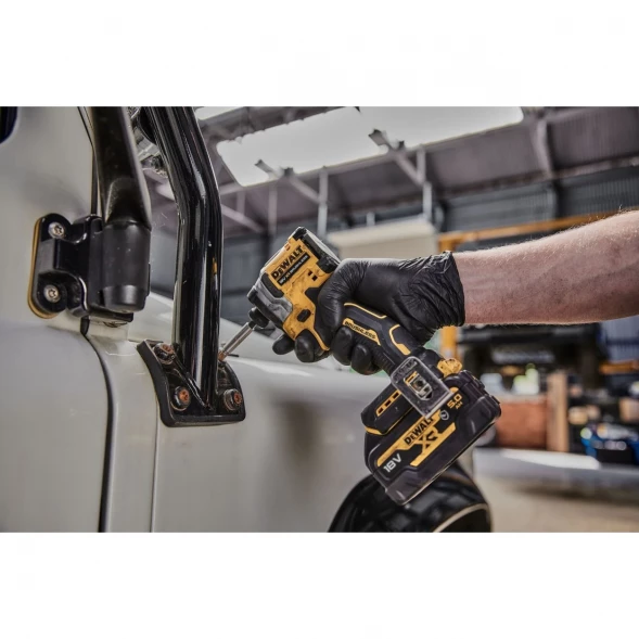  Шуруповерт аккумуляторный DEWALT DCF850NT, 18 В, 206 Нм, 3800 уд/мин, без АКБ и ЗУ, в кейсе TSTAK (DCF850NT-XJ)