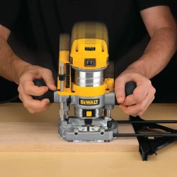 Фрезер двуручный DEWALT D26203,  900 Вт, 27000 об/мин, 55 мм 