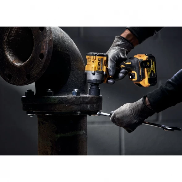 Гайковерт аккумуляторный DEWALT DCF923P2G, 18 В, 610 Нм, 3550 уд/мин, с 2 АКБ 5 Ач и ЗУ, в чехле (DCF923P2G-QW)