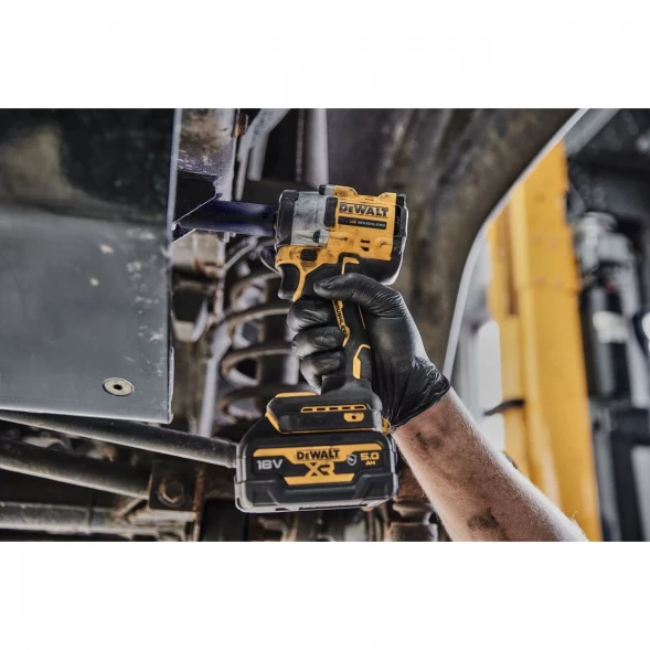 Гайковерт аккумуляторный DEWALT DCF923P2G, 18 В, 610 Нм, 3550 уд/мин, с 2 АКБ 5 Ач и ЗУ, в чехле (DCF923P2G-QW)