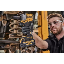 Гайковерт аккумуляторный DEWALT DCF921P2T, 18 В, 610 Нм, 3550 уд/мин, с 2 АКБ 5 Ач и ЗУ, в кейсе (DCF921P2T-QW)