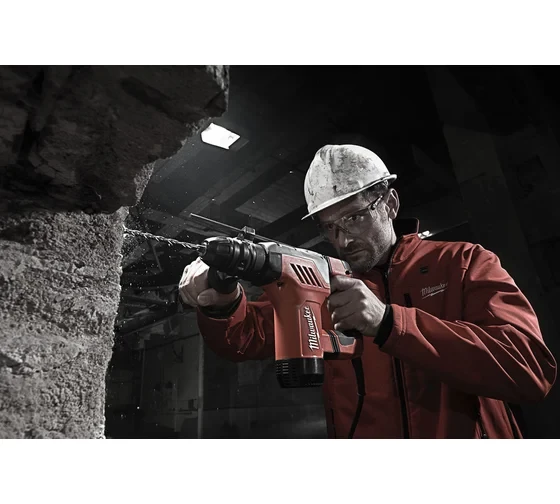 Перфоратор Milwaukee PLH 28 XE