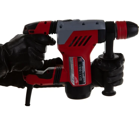 Перфоратор Milwaukee PLH 28 XE