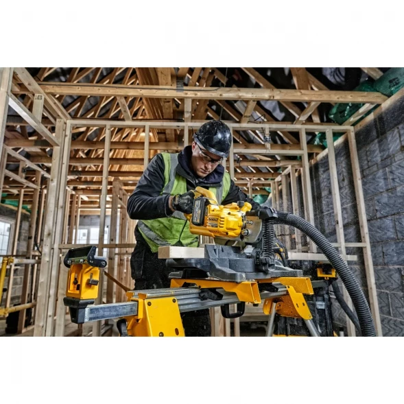 Торцовочная пила аккумуляторная DEWALT DCS777N, 54 В, 216 мм, 6300 об/мин, без АКБ и ЗУ
