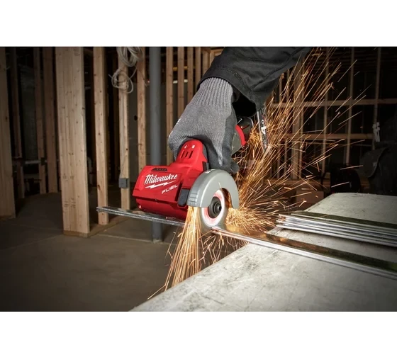 Отрезная машина аккумуляторная Milwaukee M12 FCOT-422X FUEL