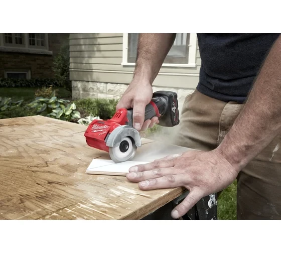 Отрезная машина аккумуляторная Milwaukee M12 FCOT-422X FUEL